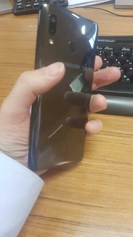 Смартфон Samsung Galaxy A20 32Gb красный характеристики | Цены и