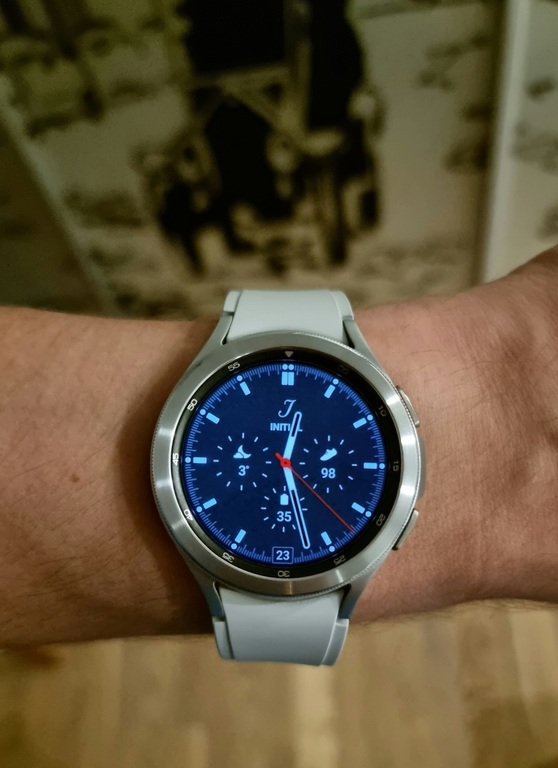 Galaxy Watch4 Classic 46 мм серебро характеристики | Samsung РОССИЯ