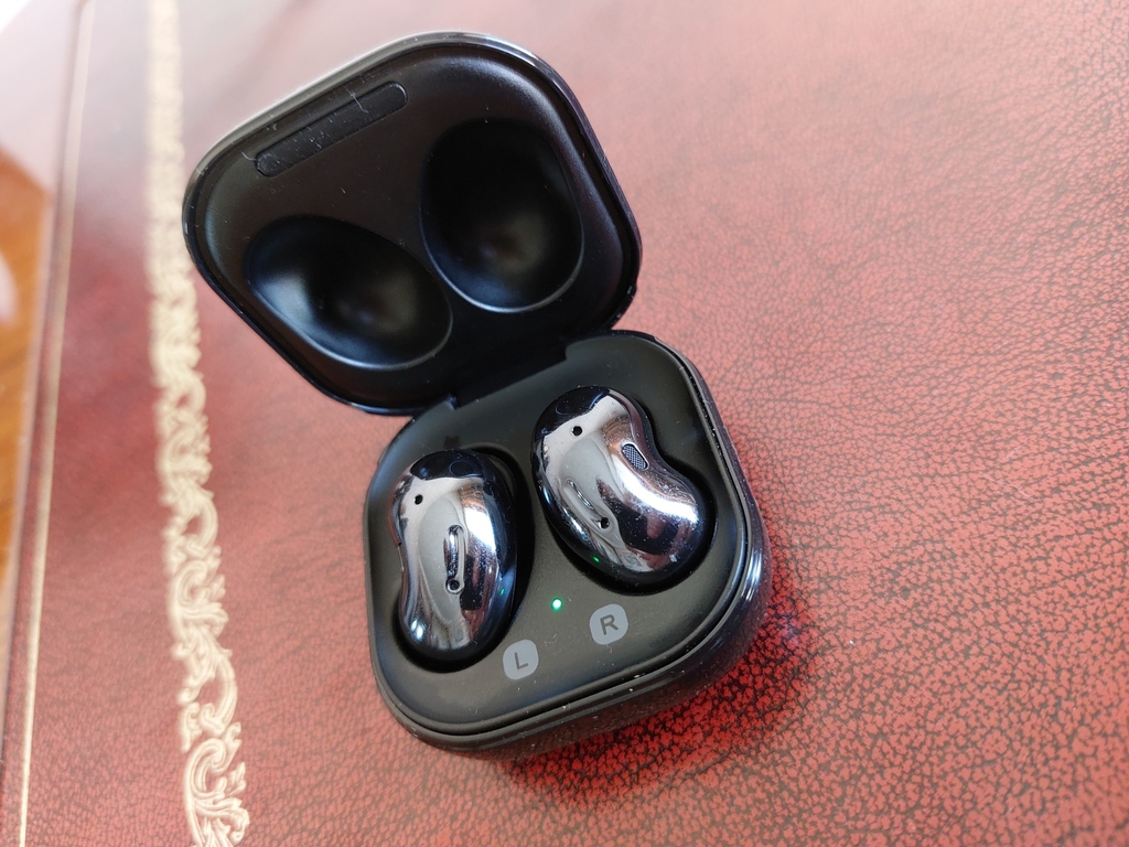 Наушники Samsung Galaxy Buds Live черные - купить | Samsung RU