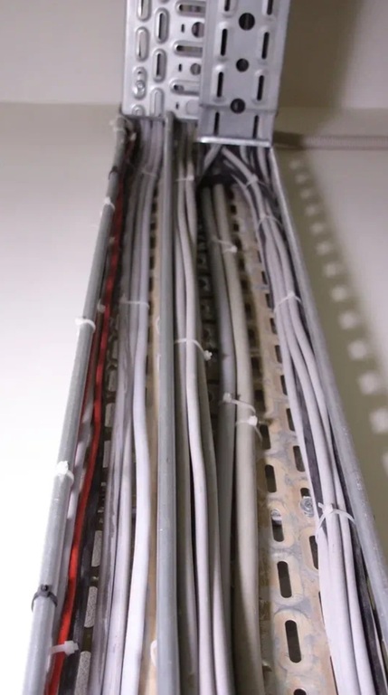 Лоток перфорированный DKC 200х50 мм 3 м (35264) — купить в Санкт ...