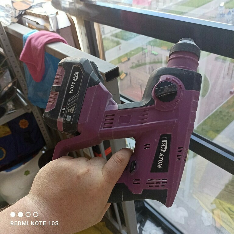 Перфоратор аккумуляторный КМ АТОМ 2,2 Дж 18В Li-Ion SDS-plus без АКБ и ...