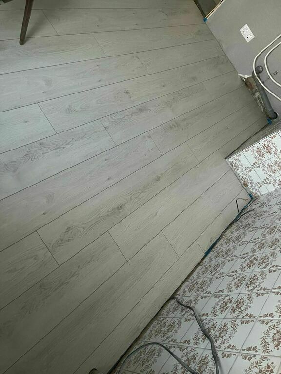Ламинат 33 класс Egger Home дуб ривалго белый 1,99 кв.м 8 мм с фаской ...