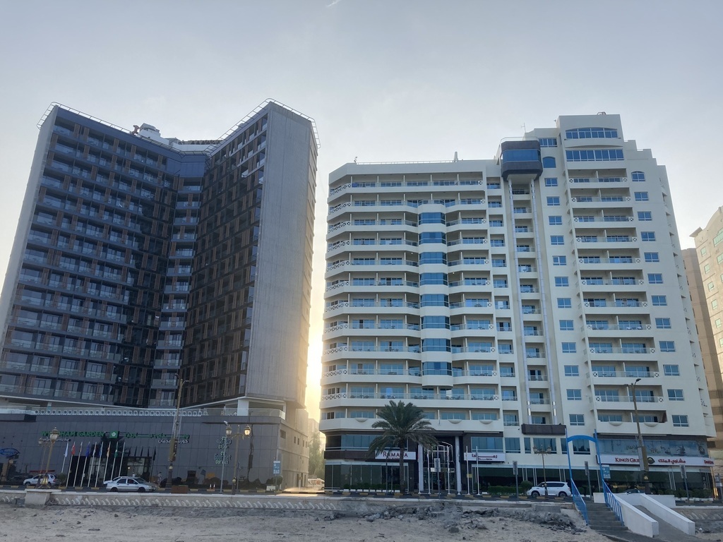 Отель Ramada By Wyndham Beach Hotel Ajman, Аджман пляжные отели:  забронировать тур в отель, фото, описание, рейтинг