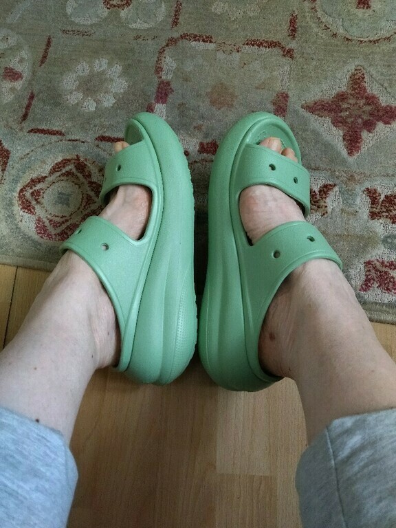 Шлепанцы Crocs Classic Crush Sandal, отзывы покупателей, фото 2