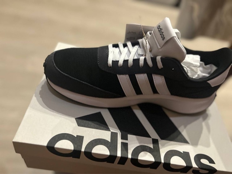 «Десять лет в одних и тех же Adidas». Белорусы о любимых кроссовках