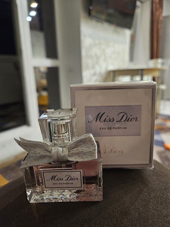 新品　Miss Dior Eau de Parfum 100ml Miss Dior Eau De Parfum 100 мл Парфюмерная вода - купить по цене