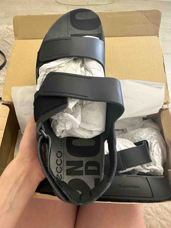 ECCO COZMO M