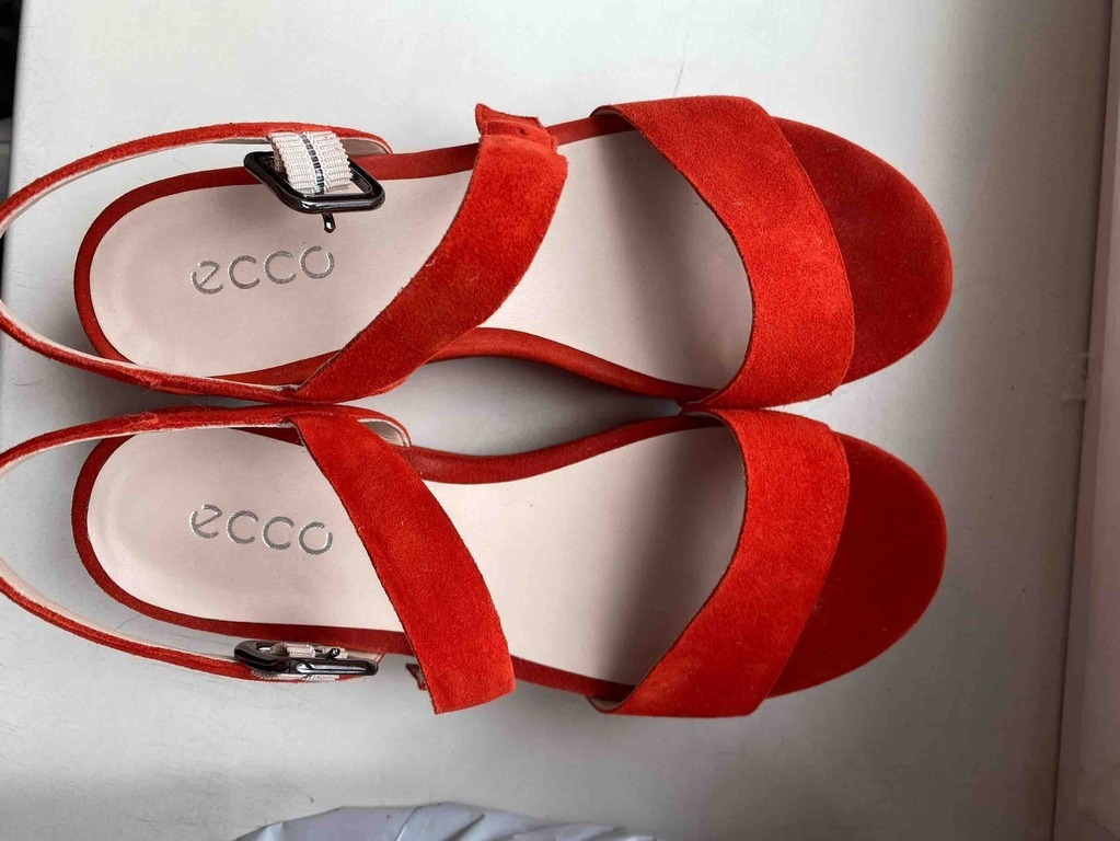 ECCO ELEVATE PLATEAU SANDAL