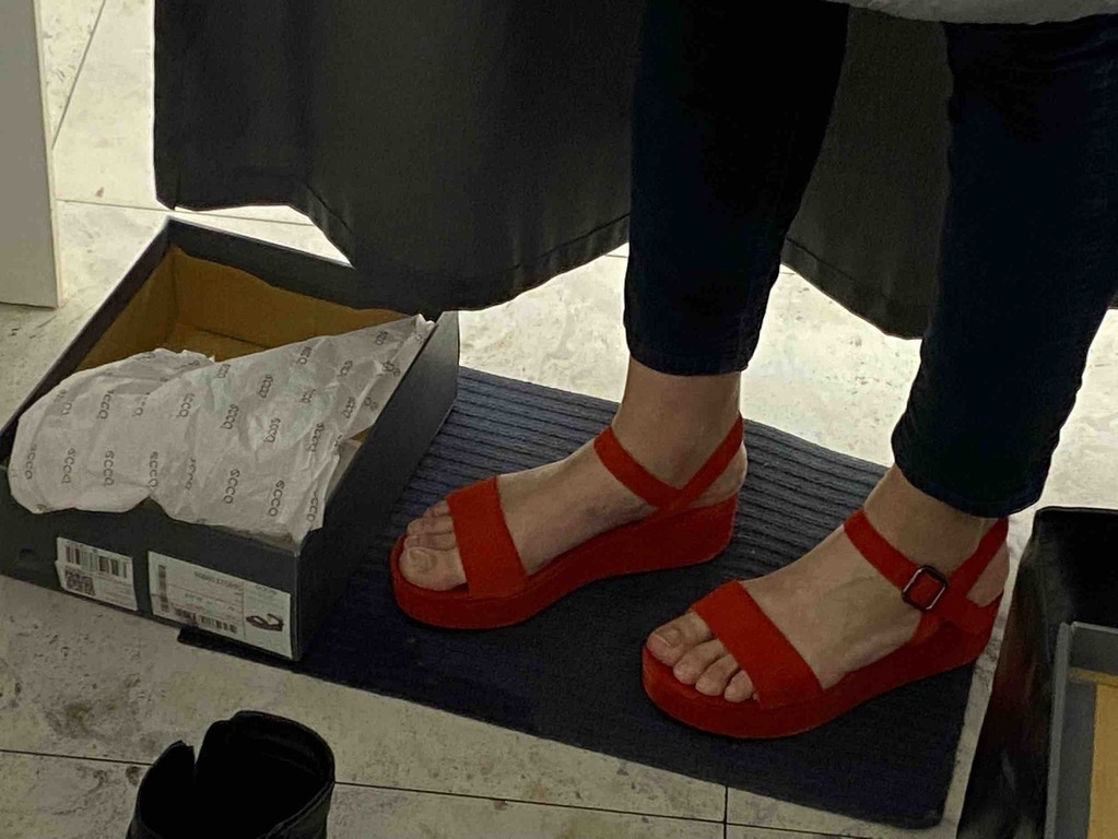 ECCO ELEVATE PLATEAU SANDAL