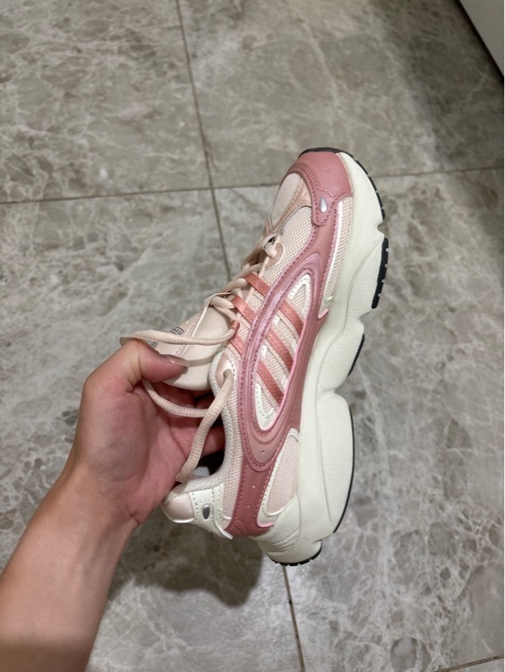 Кроссовки женские adidas Ozmillen, отзывы покупателей, фото 1