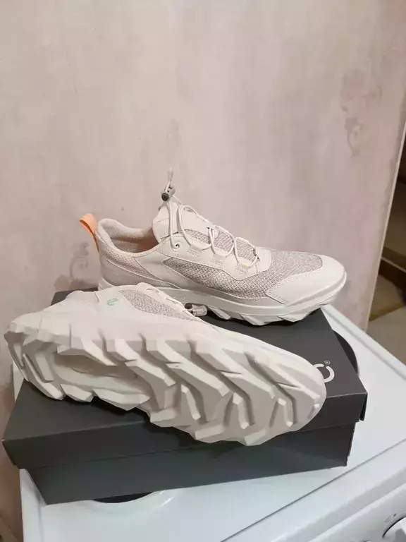 ECCO MX W