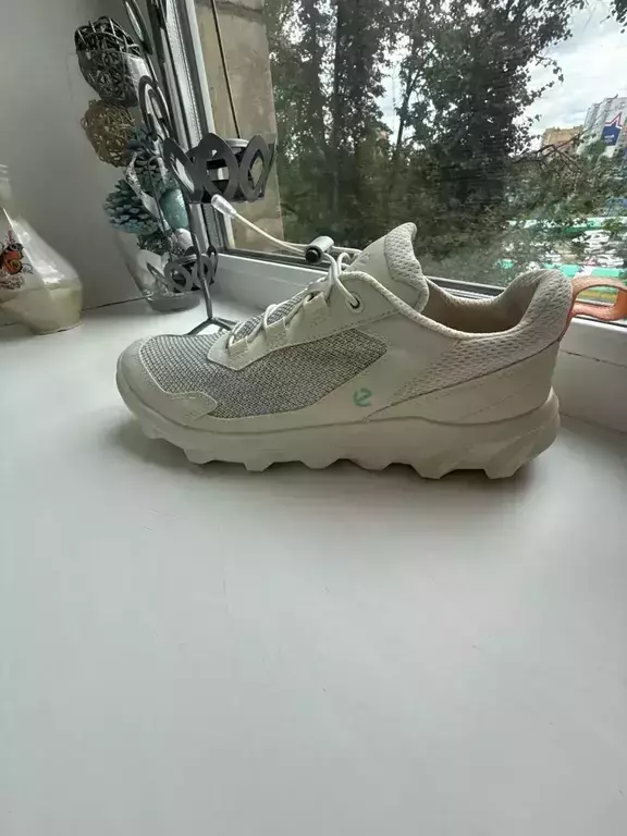 ECCO MX W