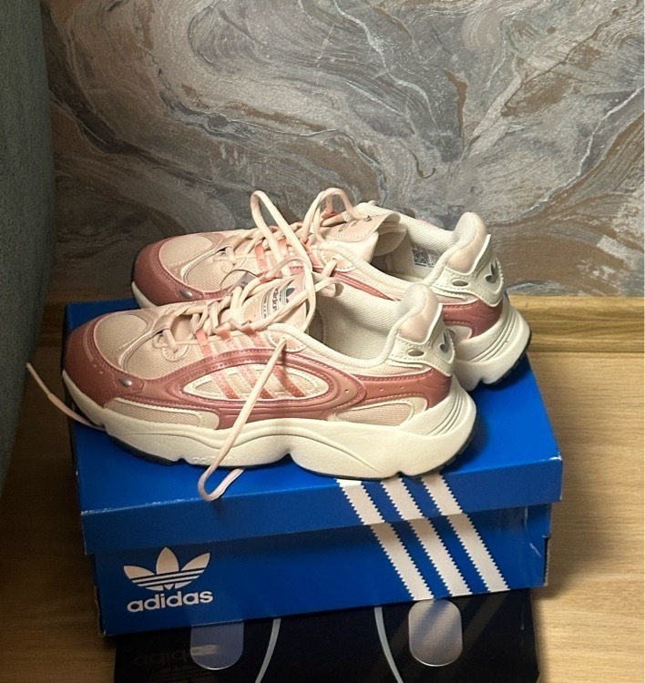 Кроссовки женские adidas Ozmillen, отзывы покупателей, фото 1