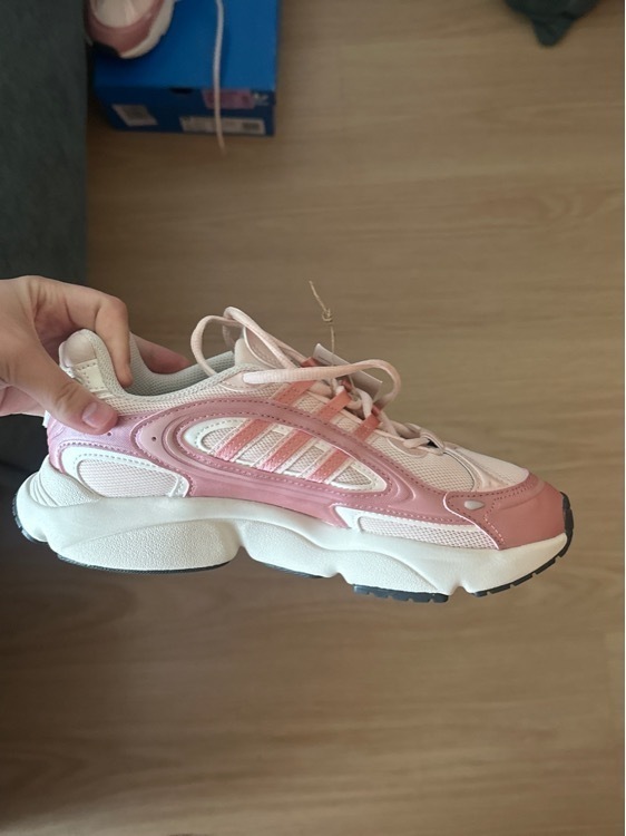 Кроссовки женские adidas Ozmillen, отзывы покупателей, фото 2