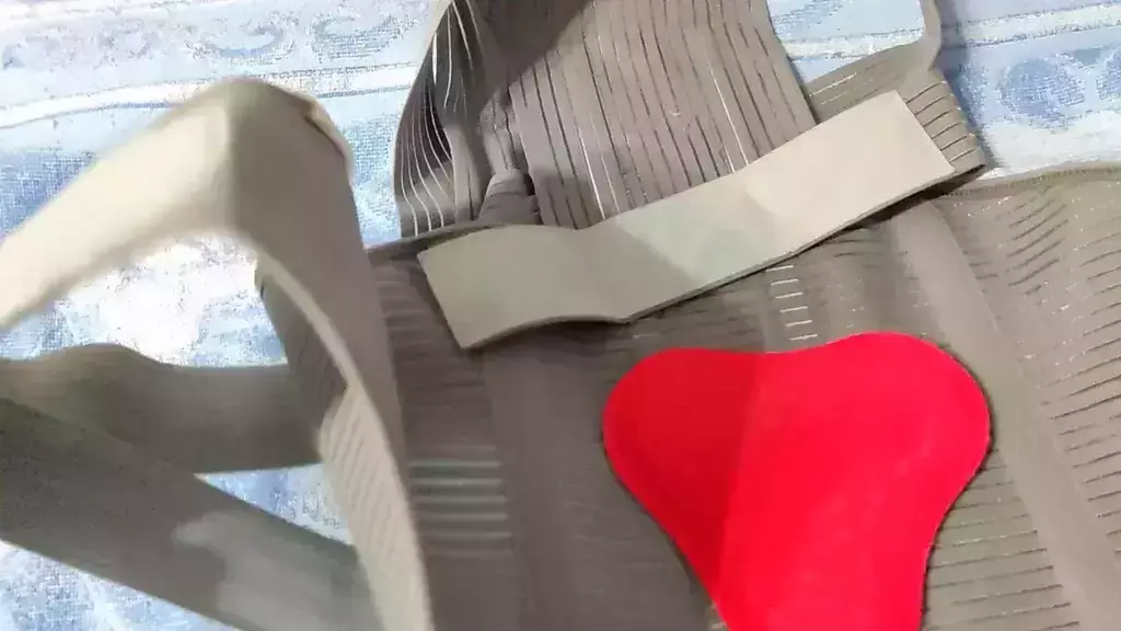 https://media.apltcdn.com/media_files/68d5/57fb/d89d/ff00/0130/afef/large.jpg?1758812154