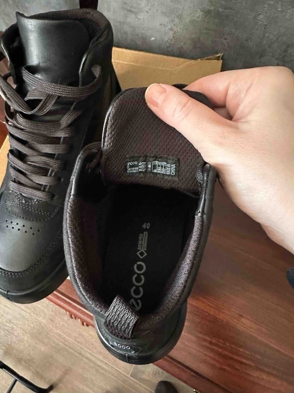 ECCO STREET 720 W