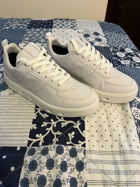 ECCO STREET 720 W