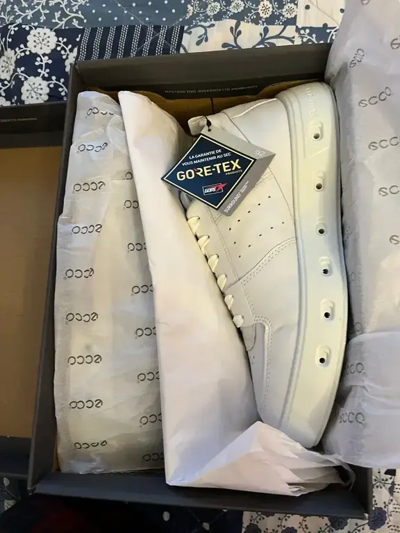 ECCO STREET 720 W